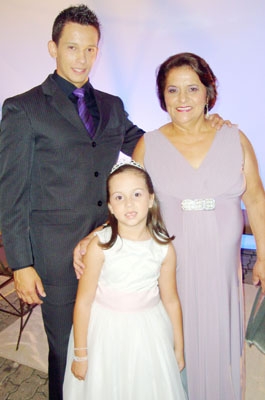 De Pirassununga:  Fátima Geraldo, filho Fernando e neta Ana Júlia